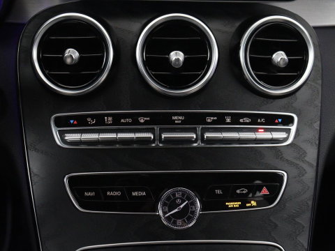 Mercedes-Benz C-Klasse Estate 300 e Business Solution AMG Limited | Panoramadak | Leder Exclusief | Burmester Surround | Stoelverwarming | Camera | Carplay | Dodehoek detectie | Navigatie | Full LED