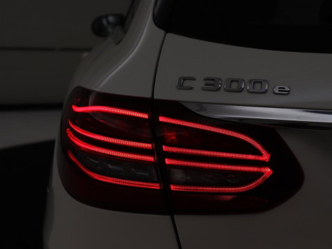 Mercedes-Benz C-Klasse Estate 300 e Business Solution AMG Limited | Panoramadak | Leder Exclusief | Burmester Surround | Stoelverwarming | Camera | Carplay | Dodehoek detectie | Navigatie | Full LED