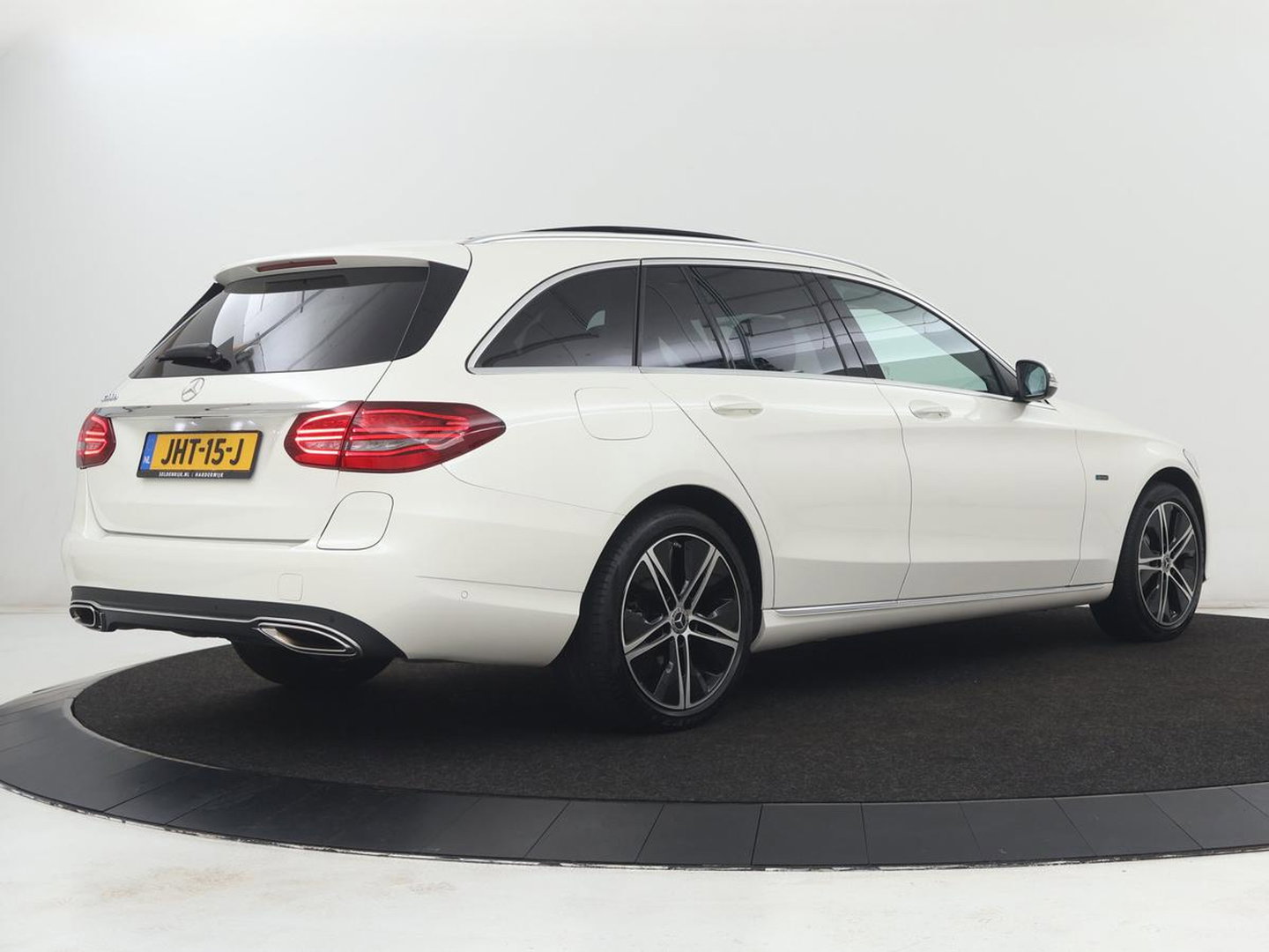 Mercedes-Benz C-Klasse 300e Avantgarde | Panoramadak | Leder Exclusief | Burmester Surround | Stoelverwarming | Camera | Carplay | Dodehoek detectie | Navigatie | Full LED