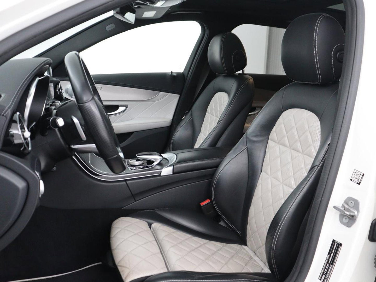 Mercedes-Benz C-Klasse Estate 300 e Business Solution AMG Limited | Panoramadak | Leder Exclusief | Burmester Surround | Stoelverwarming | Camera | Carplay | Dodehoek detectie | Navigatie | Full LED