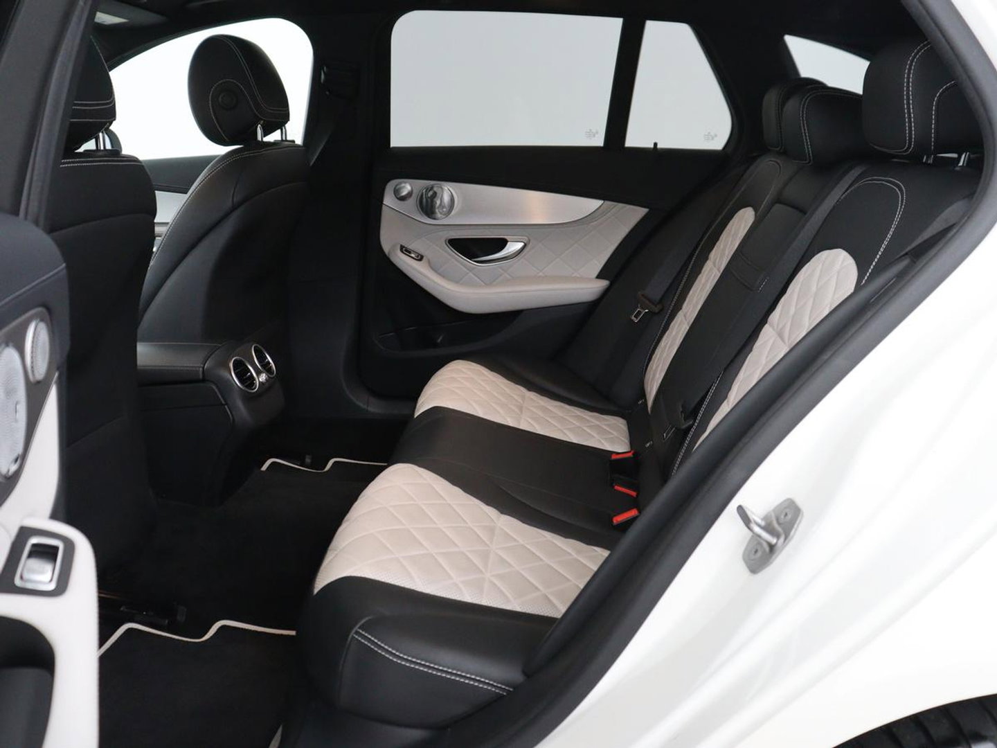 Mercedes-Benz C-Klasse Estate 300 e Business Solution AMG Limited | Panoramadak | Leder Exclusief | Burmester Surround | Stoelverwarming | Camera | Carplay | Dodehoek detectie | Navigatie | Full LED