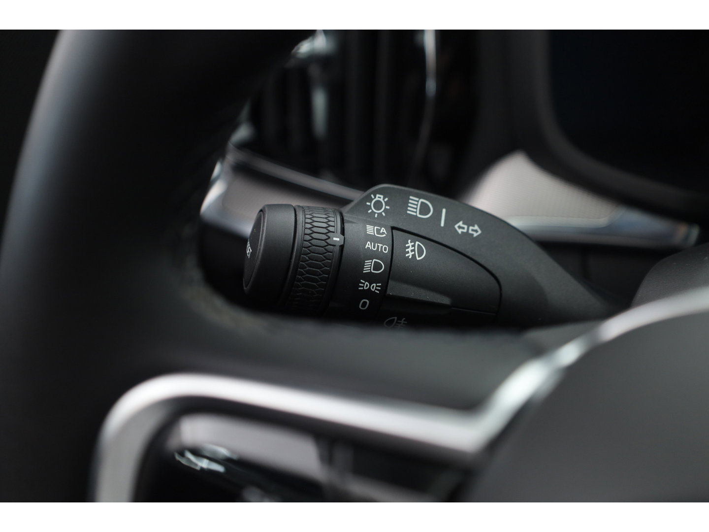 Volvo V60 2.0 T6 Plug-in hybrid AWD Plus Dark | Stoel 4 & Stuur Verwarming | achteruitrijcamera | Memory | 19" |