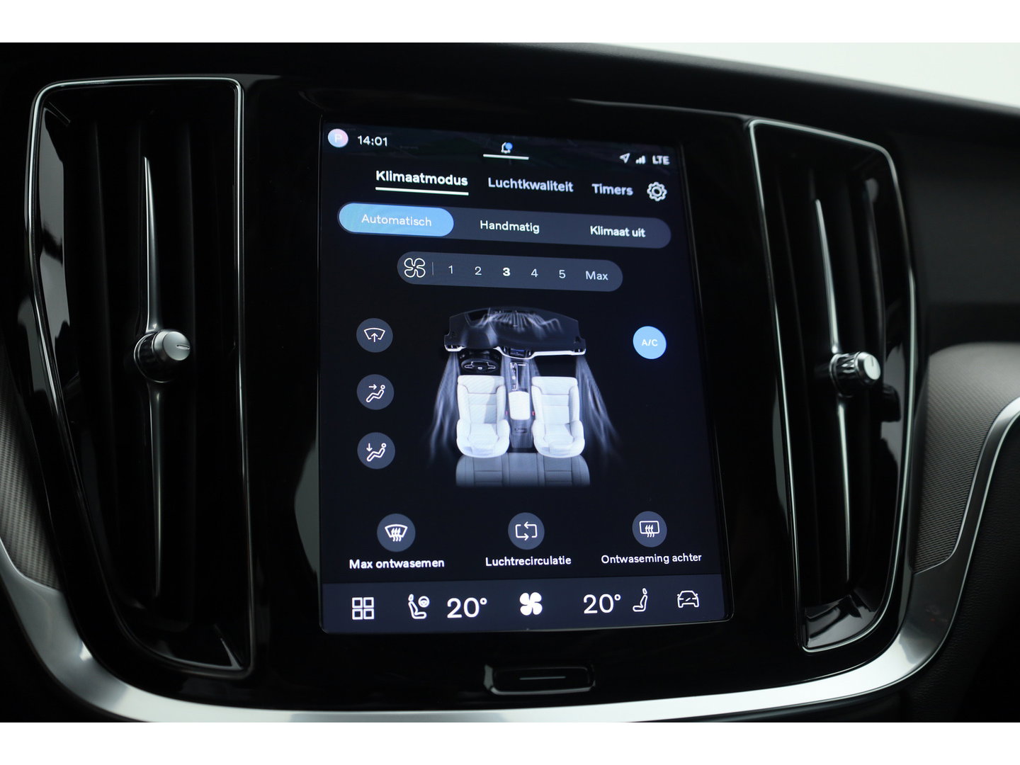 Volvo V60 2.0 T6 Plug-in hybrid AWD Plus Dark | Stoel 4 & Stuur Verwarming | achteruitrijcamera | Memory | 19" |