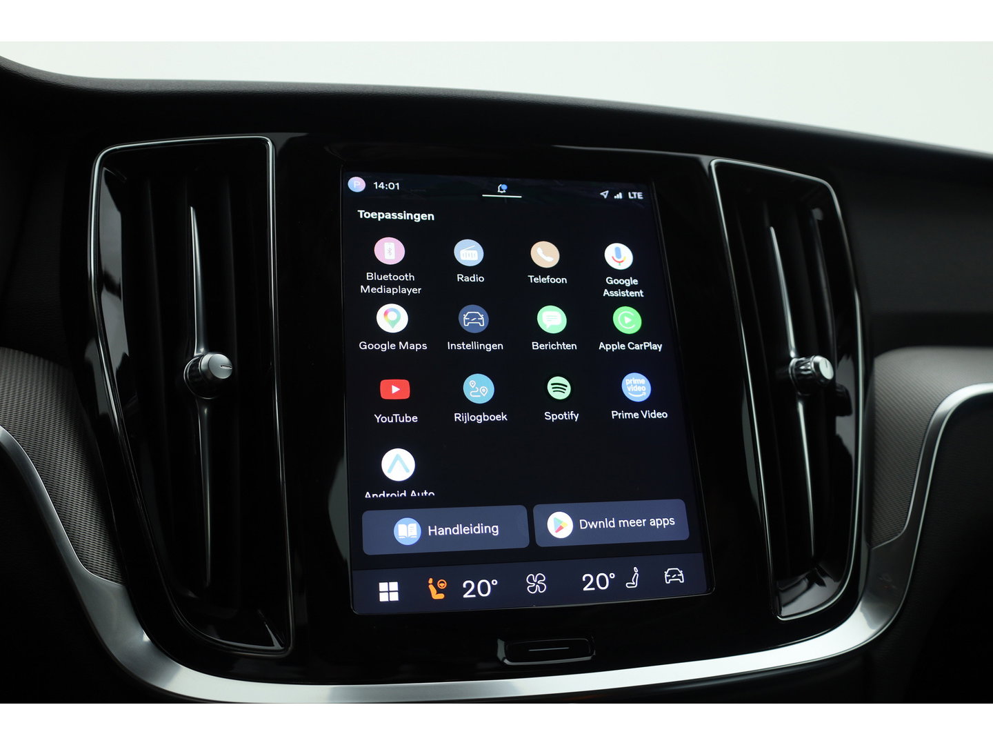 Volvo V60 2.0 T6 Plug-in hybrid AWD Plus Dark | Stoel 4 & Stuur Verwarming | achteruitrijcamera | Memory | 19" |