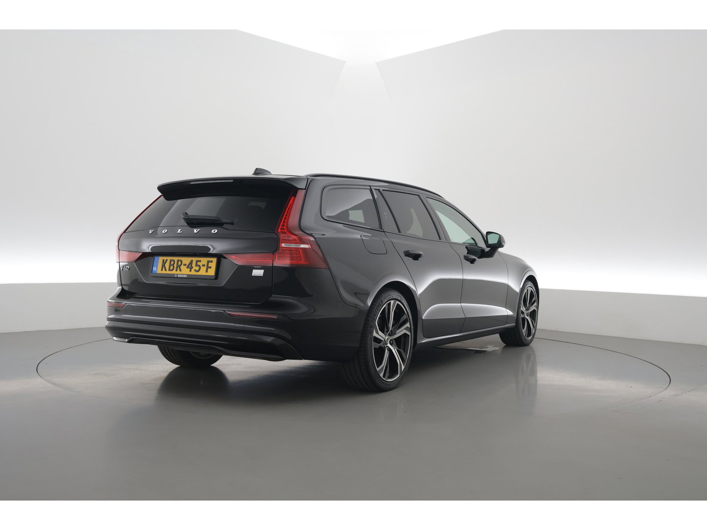 Volvo V60 2.0 T6 Plug-in hybrid AWD Plus Dark | Stoel 4 & Stuur Verwarming | achteruitrijcamera | Memory | 19" |