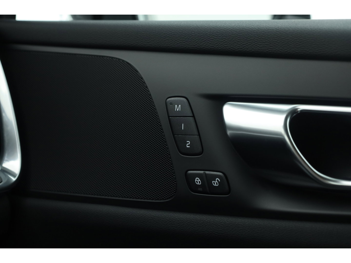 Volvo V60 2.0 T6 Plug-in hybrid AWD Plus Dark | Stoel 4 & Stuur Verwarming | achteruitrijcamera | Memory | 19" |