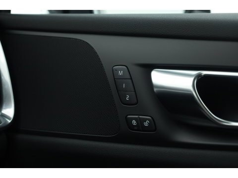 Volvo V60 2.0 T6 Plug-in hybrid AWD Plus Dark | Stoel 4 & Stuur Verwarming | achteruitrijcamera | Memory | 19" |