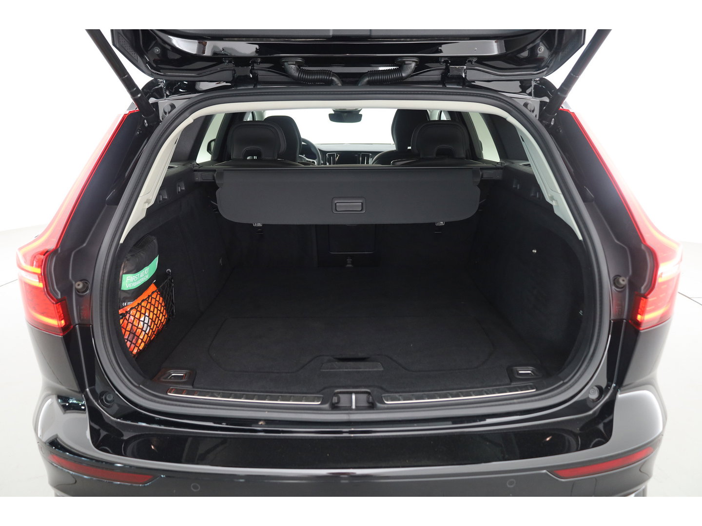 Volvo V60 2.0 T6 Plug-in hybrid AWD Plus Dark | Stoel 4 & Stuur Verwarming | achteruitrijcamera | Memory | 19" |