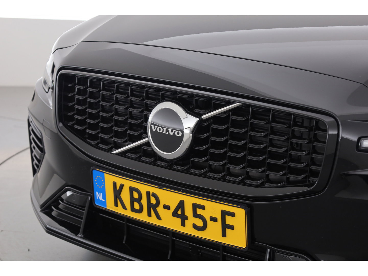 Volvo V60 2.0 T6 Plug-in hybrid AWD Plus Dark | Stoel 4 & Stuur Verwarming | achteruitrijcamera | Memory | 19" |