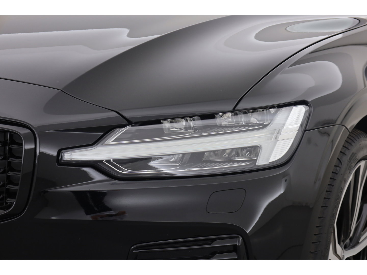 Volvo V60 2.0 T6 Plug-in hybrid AWD Plus Dark | Stoel 4 & Stuur Verwarming | achteruitrijcamera | Memory | 19" |