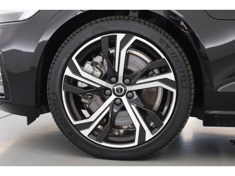 Volvo V60 2.0 T6 Plug-in hybrid AWD Plus Dark | Stoel 4 & Stuur Verwarming | achteruitrijcamera | Memory | 19" |