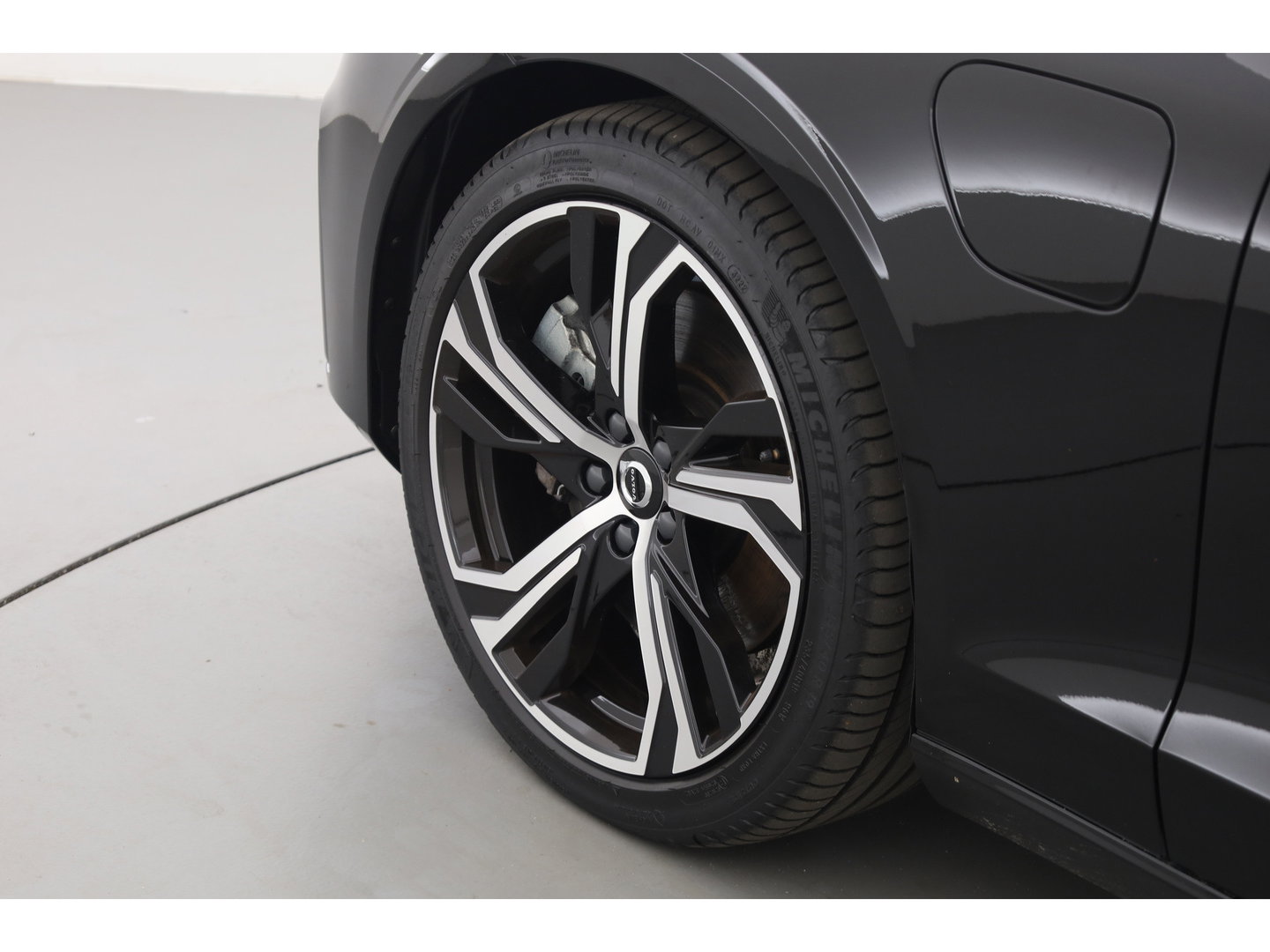Volvo V60 2.0 T6 Plug-in hybrid AWD Plus Dark | Stoel 4 & Stuur Verwarming | achteruitrijcamera | Memory | 19" |