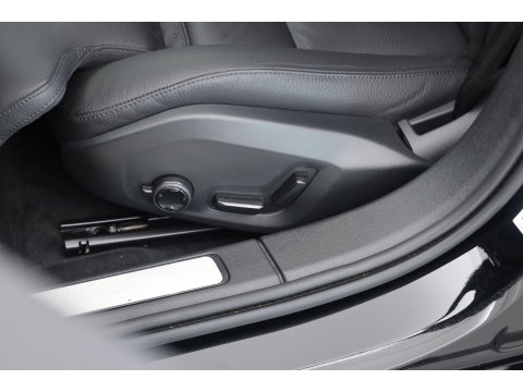 Volvo V60 2.0 T6 Plug-in hybrid AWD Plus Dark | Stoel 4 & Stuur Verwarming | achteruitrijcamera | Memory | 19" |