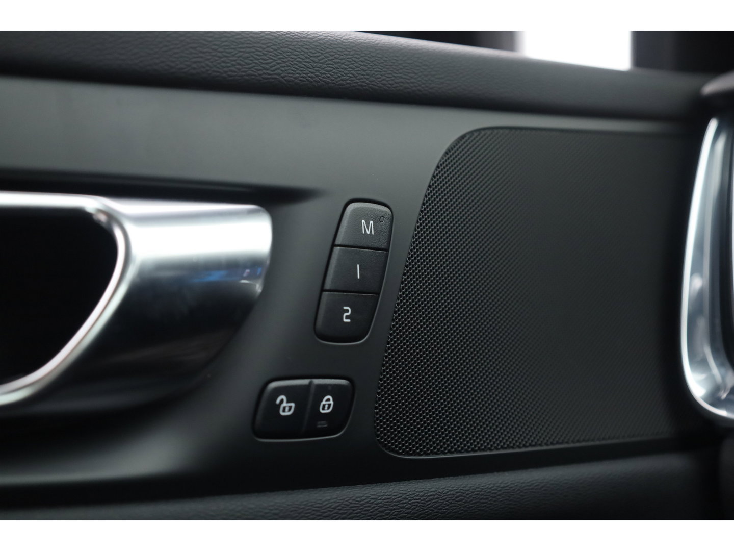 Volvo V60 2.0 T6 Plug-in hybrid AWD Plus Dark | Stoel 4 & Stuur Verwarming | achteruitrijcamera | Memory | 19" |
