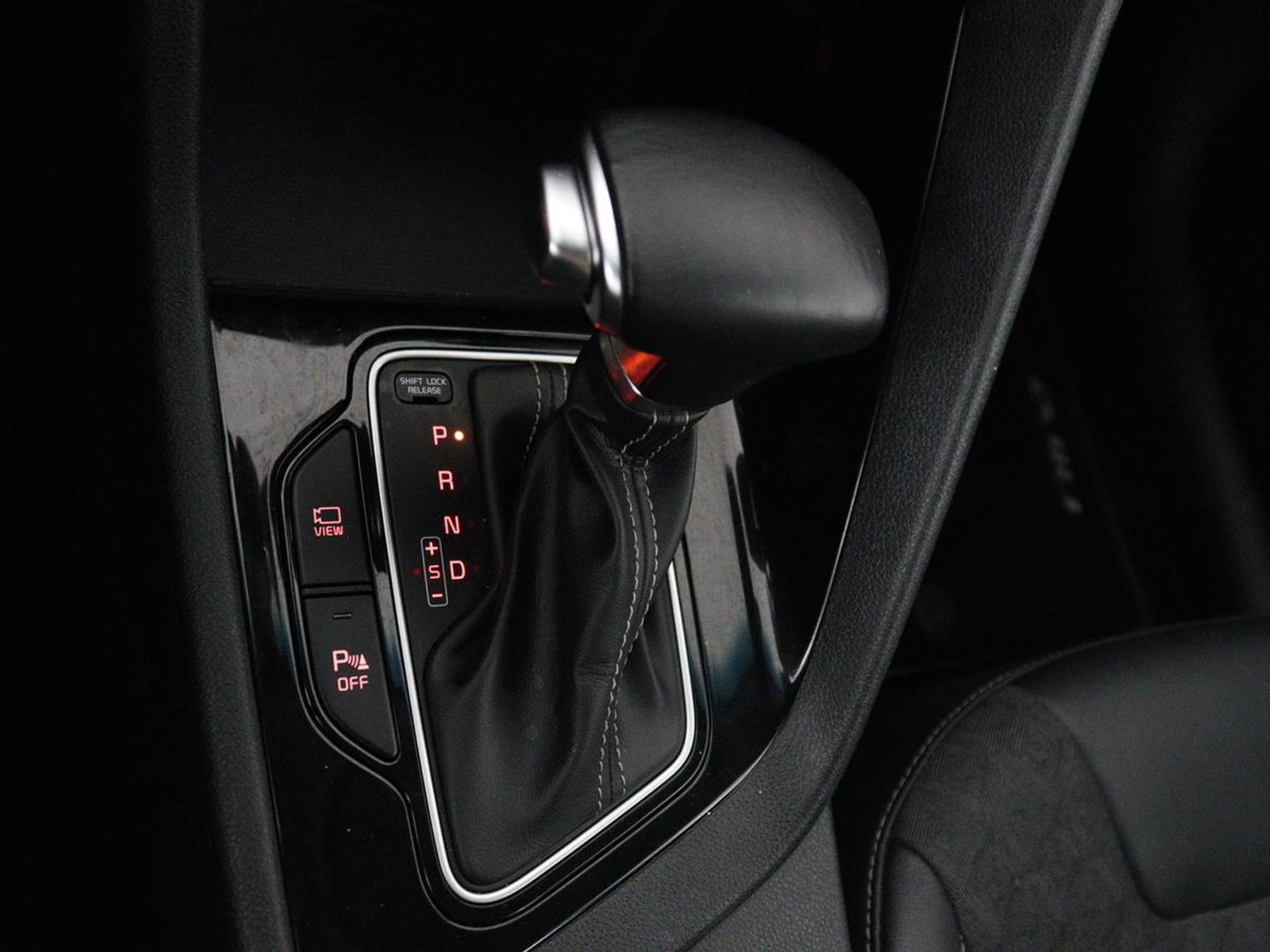 Kia Niro 1.6 GDi Hybrid DynamicLine | Carplay | Camera | Adaptive cruise | Digital cockpit | Half leder | Parkeerhulp | Navigatie | Climate control | DAB