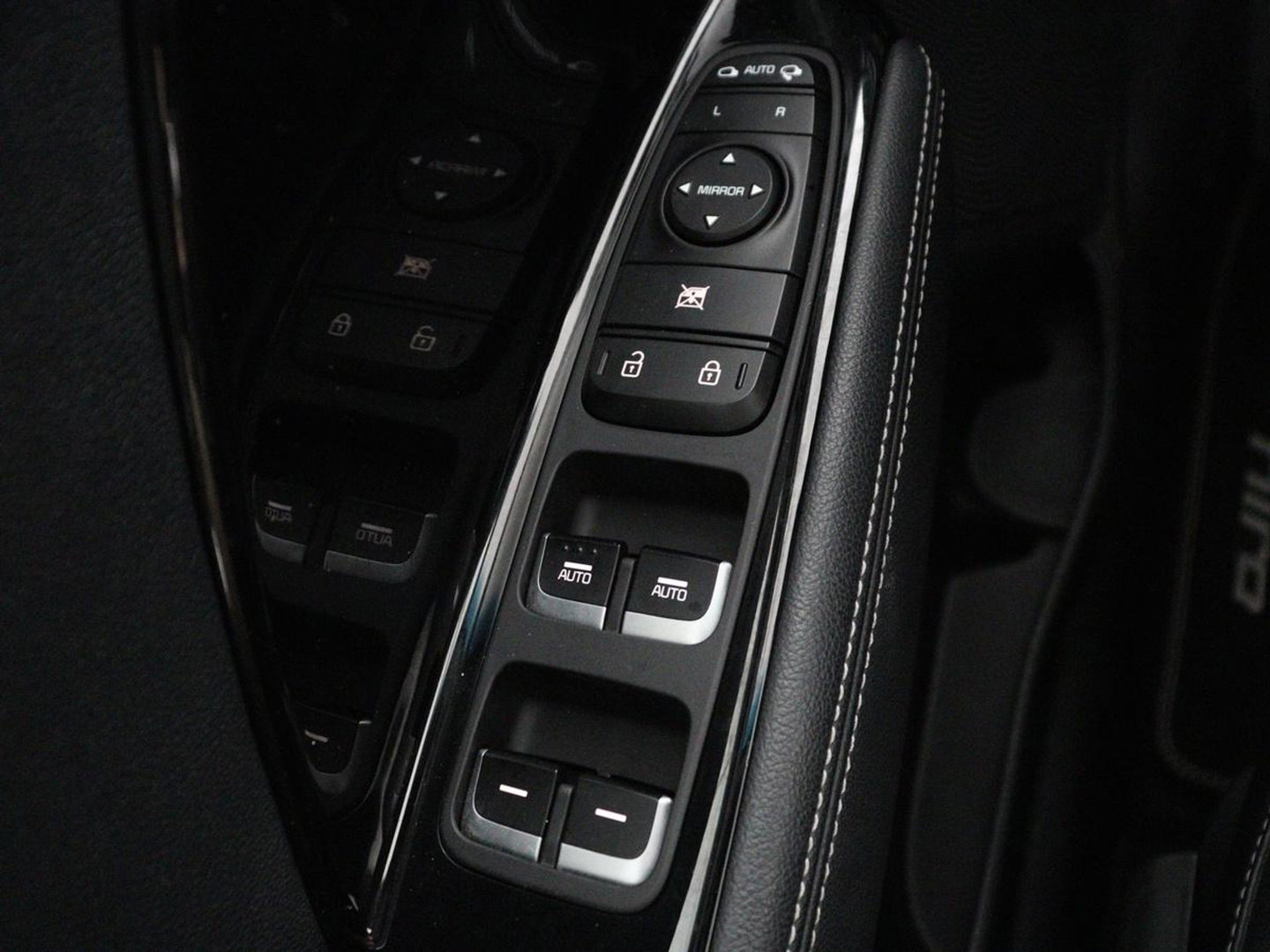 Kia Niro 1.6 GDi Hybrid DynamicLine | Carplay | Camera | Adaptive cruise | Digital cockpit | Half leder | Parkeerhulp | Navigatie | Climate control | DAB
