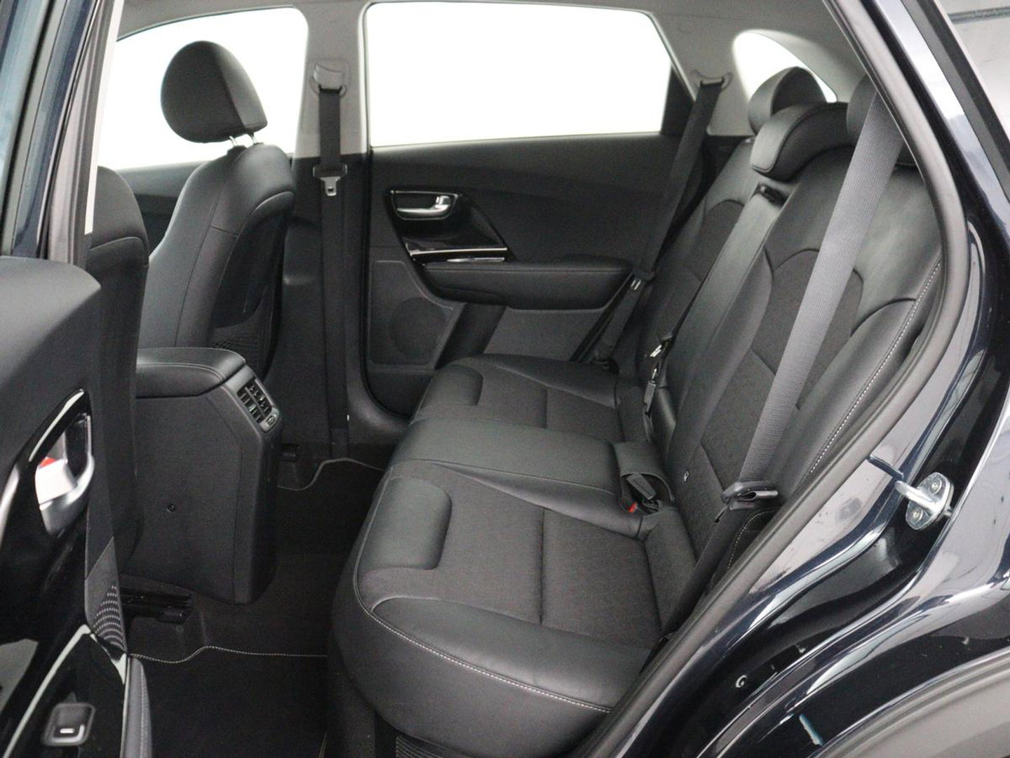 Kia Niro 1.6 GDi Hybrid DynamicLine | Carplay | Camera | Adaptive cruise | Digital cockpit | Half leder | Parkeerhulp | Navigatie | Climate control | DAB