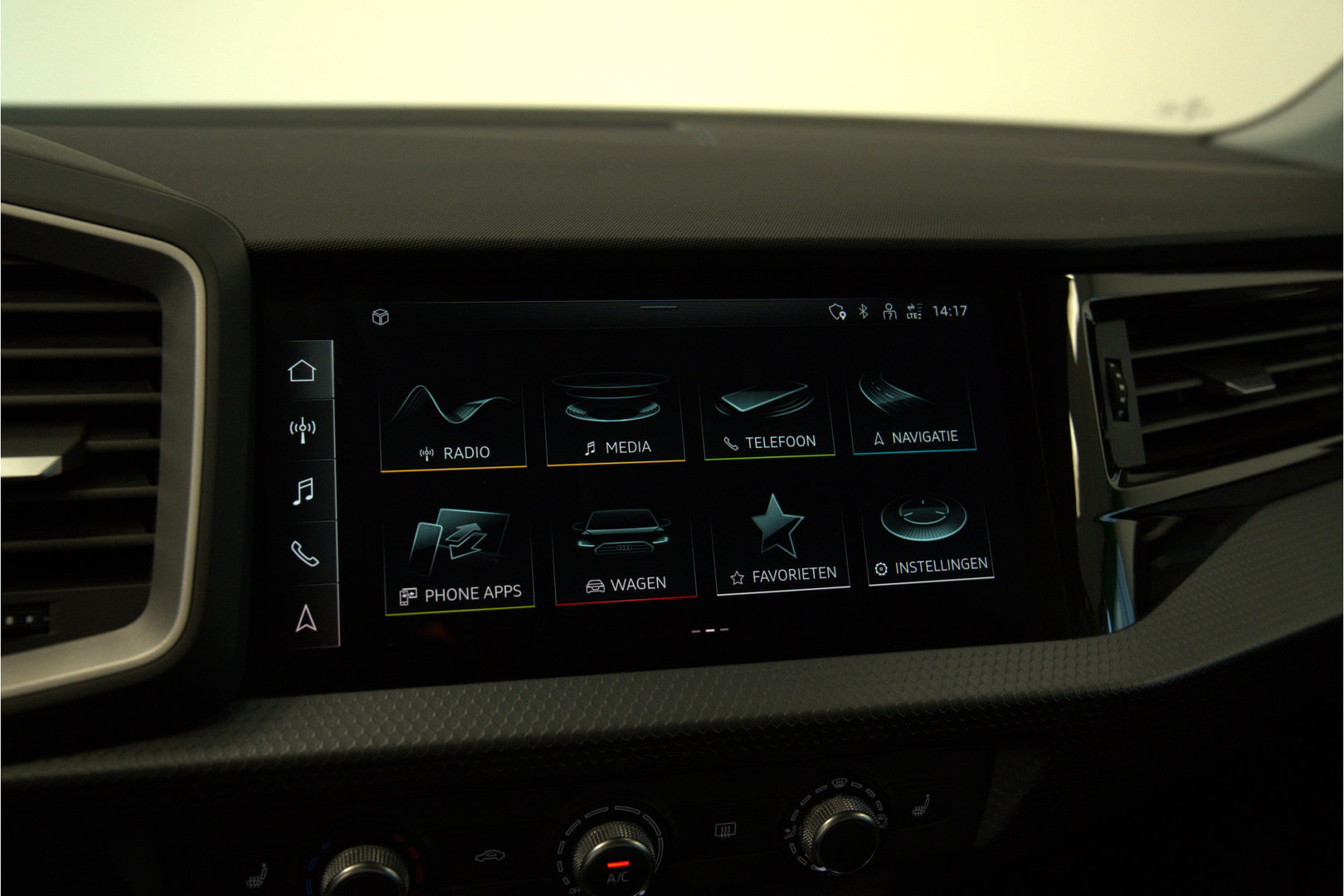 Audi A1 citycarver 35 TFSI epic Carplay PDC 17'' 24 Maanden garantie* (Vraag naar de voorwaarden)