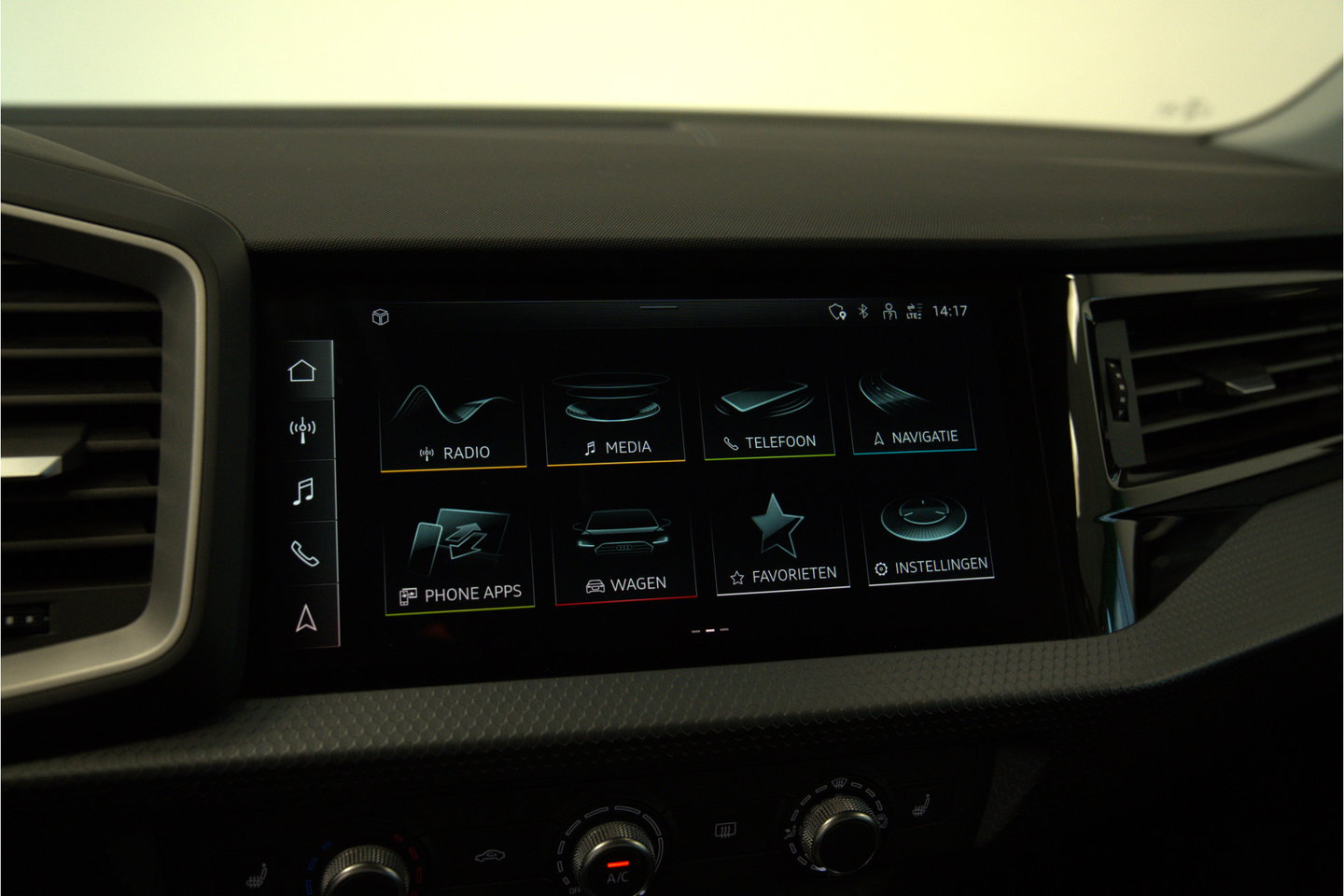 Audi A1 citycarver 35 TFSI epic Carplay PDC 17'' 24 Maanden garantie* (Vraag naar de voorwaarden)