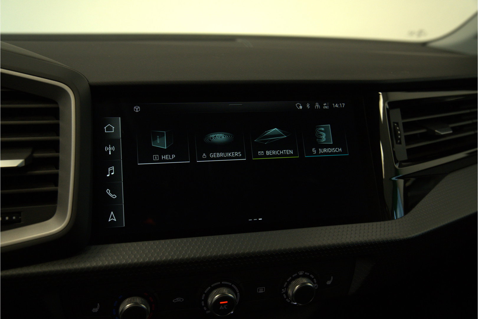 Audi A1 citycarver 35 TFSI epic Carplay PDC 17'' 24 Maanden garantie* (Vraag naar de voorwaarden)