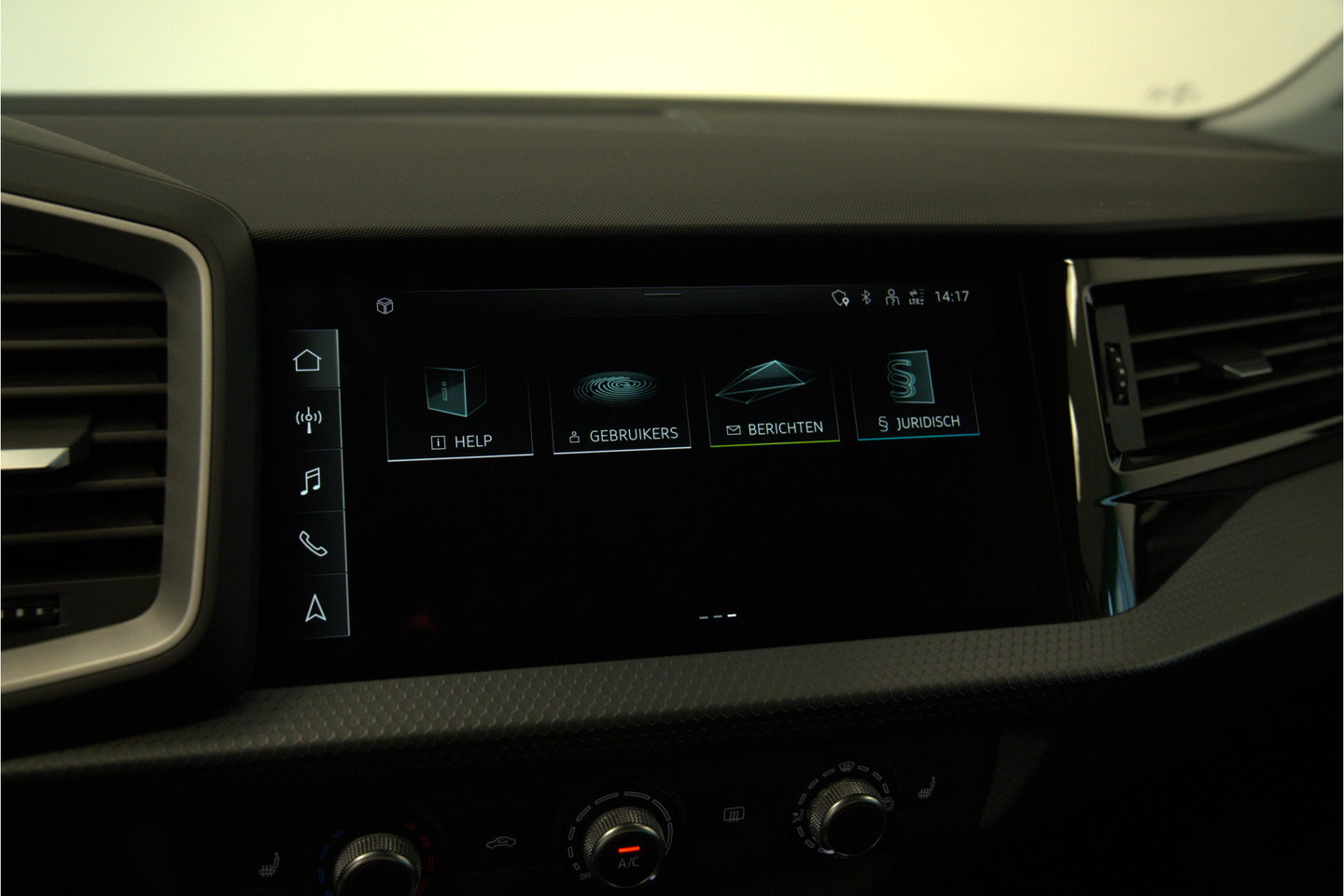 Audi A1 citycarver 35 TFSI epic Carplay PDC 17'' 24 Maanden garantie* (Vraag naar de voorwaarden)