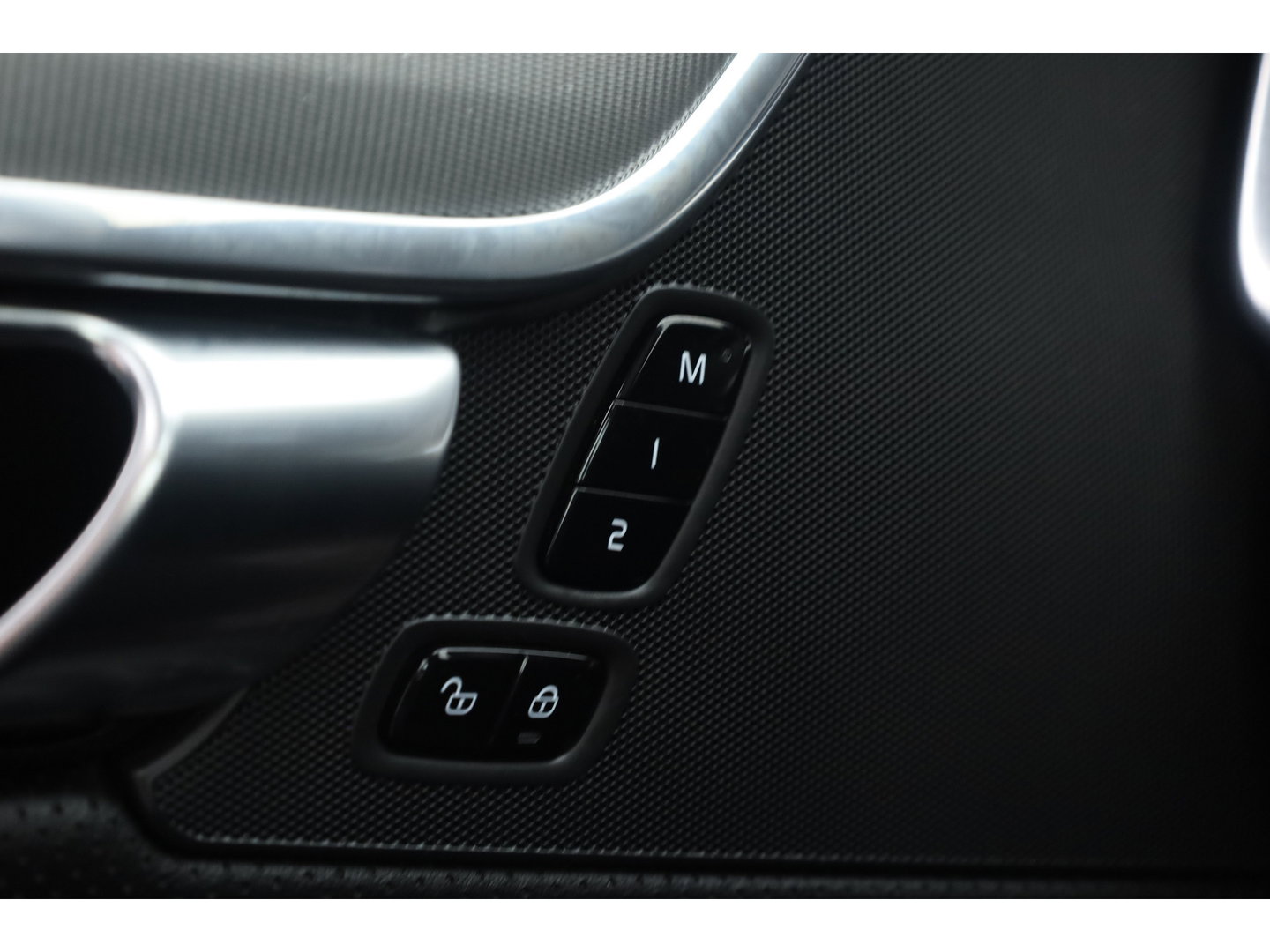 Volvo V90 2.0 T8 AWD R-Design | Pano | Elek. Trekhaak | Memory seats | SOH 77% | Pilot Assist | 20'' | Leder | 360cam