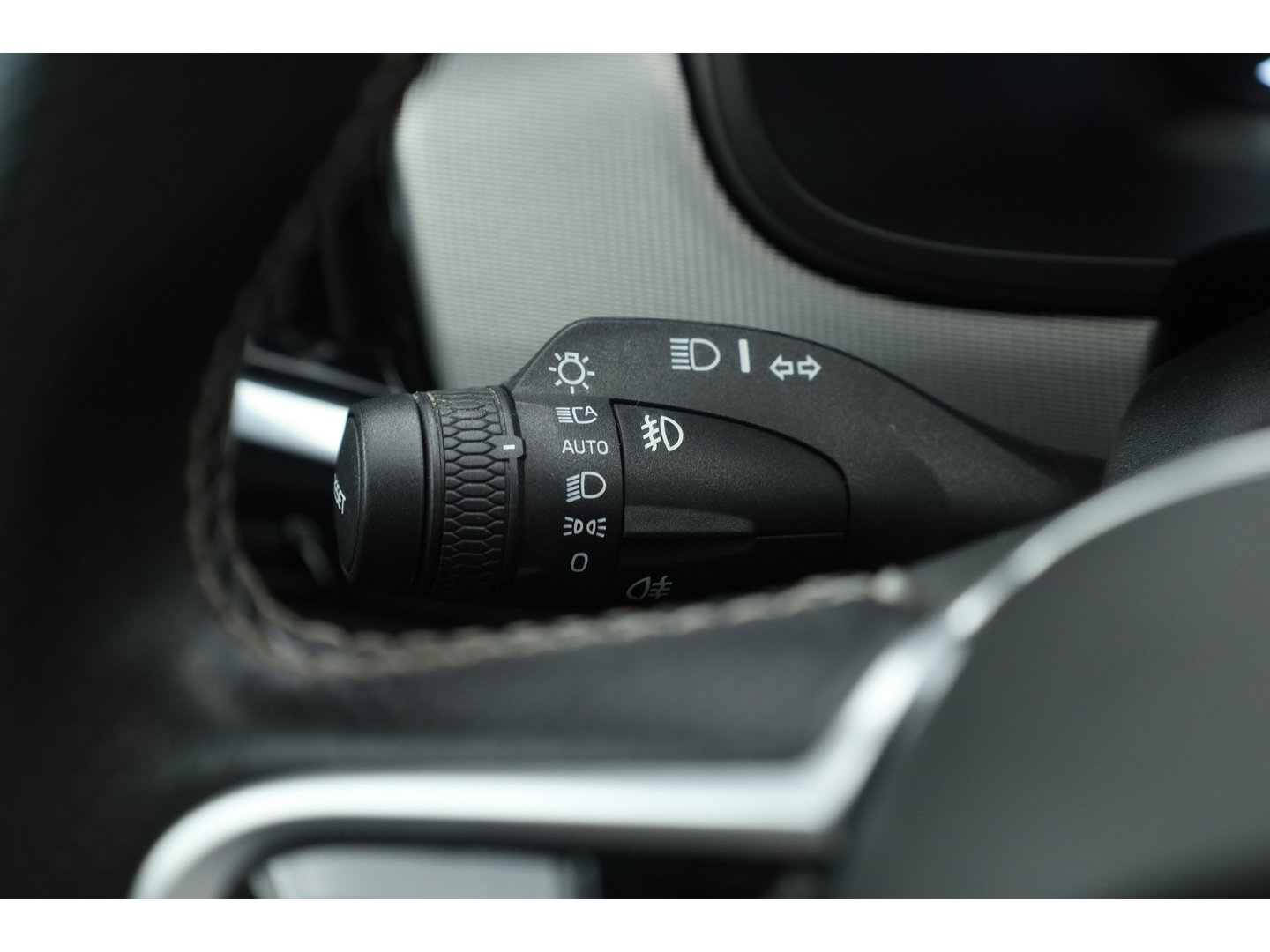 Volvo V90 2.0 T8 AWD R-Design | Pano | Elek. Trekhaak | Memory seats | SOH 77% | Pilot Assist | 20'' | Leder | 360cam