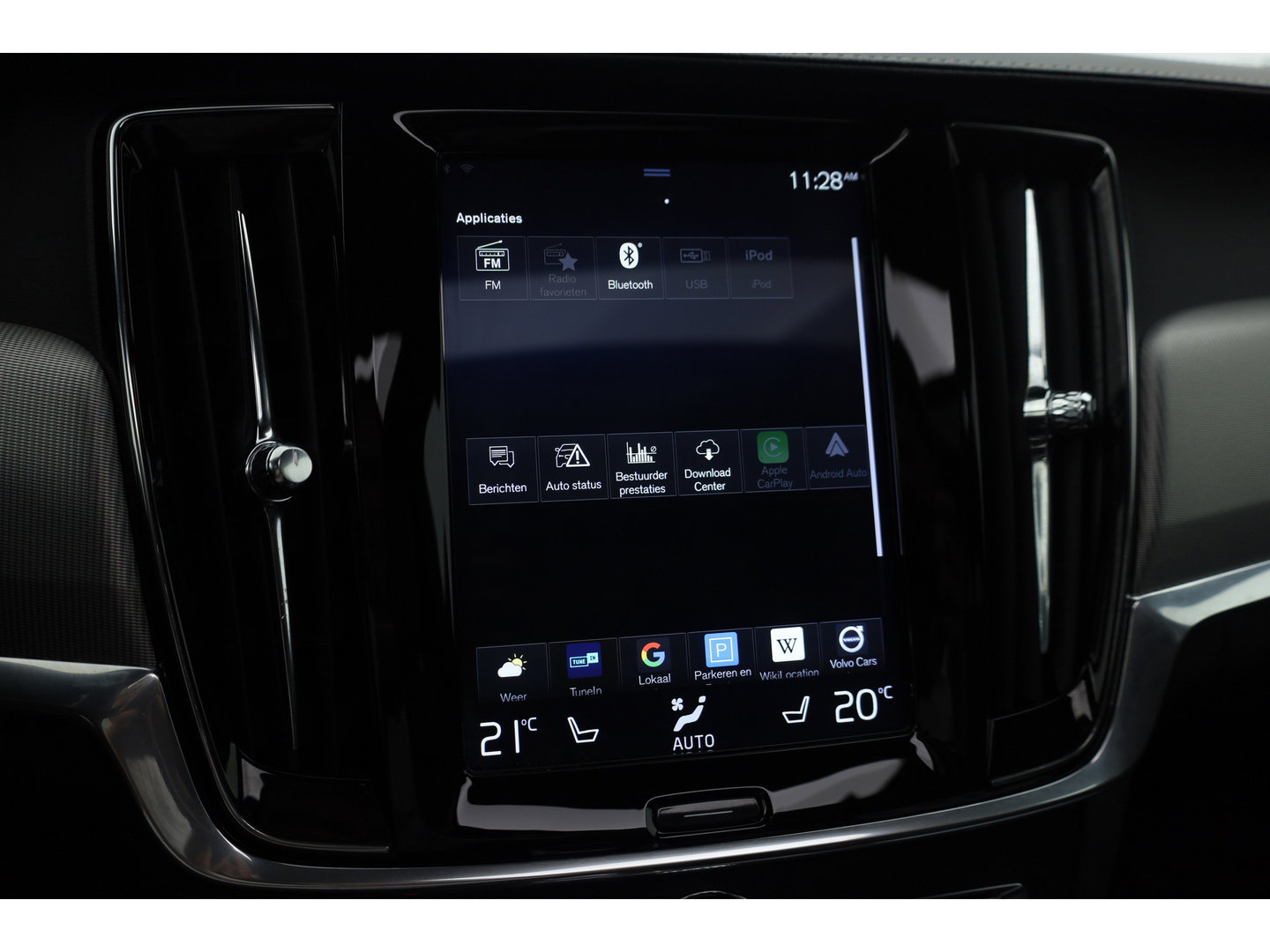 Volvo V90 2.0 T8 AWD R-Design | Pano | Elek. Trekhaak | Memory seats | SOH 77% | Pilot Assist | 20'' | Leder | 360cam