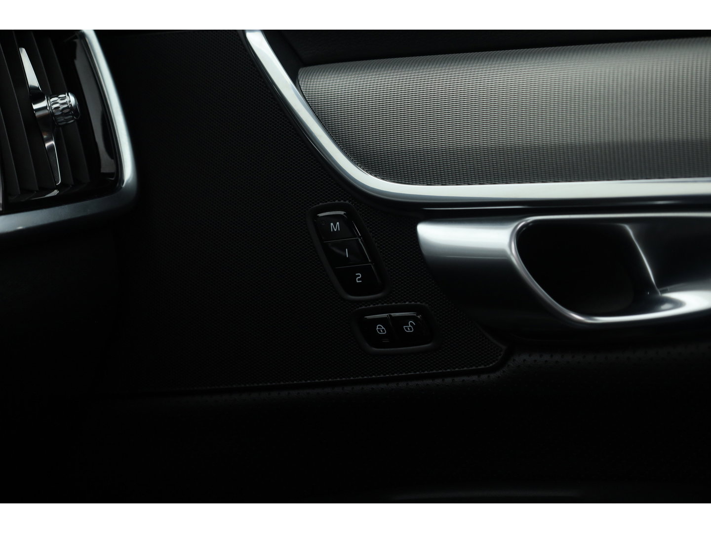 Volvo V90 2.0 T8 AWD R-Design | Pano | Elek. Trekhaak | Memory seats | SOH 77% | Pilot Assist | 20'' | Leder | 360cam