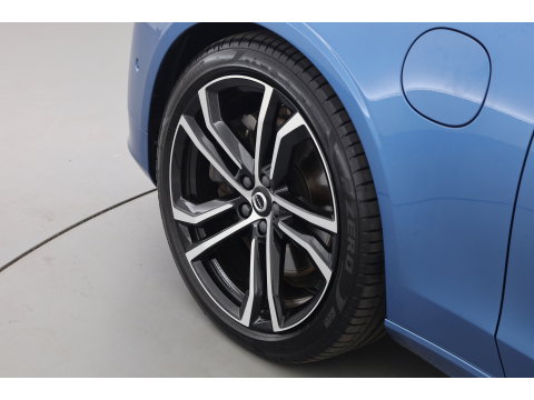 Volvo V90 2.0 T8 AWD R-Design | Pano | Elek. Trekhaak | Memory seats | SOH 77% | Pilot Assist | 20'' | Leder | 360cam