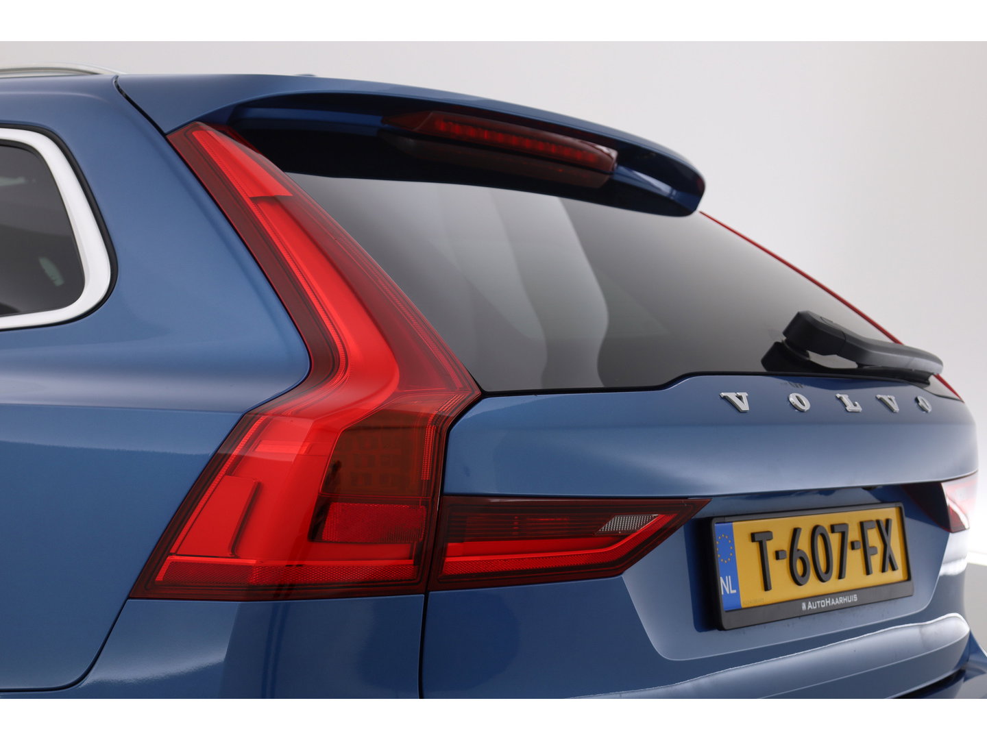 Volvo V90 2.0 T8 AWD R-Design | Pano | Elek. Trekhaak | Memory seats | SOH 77% | Pilot Assist | 20'' | Leder | 360cam