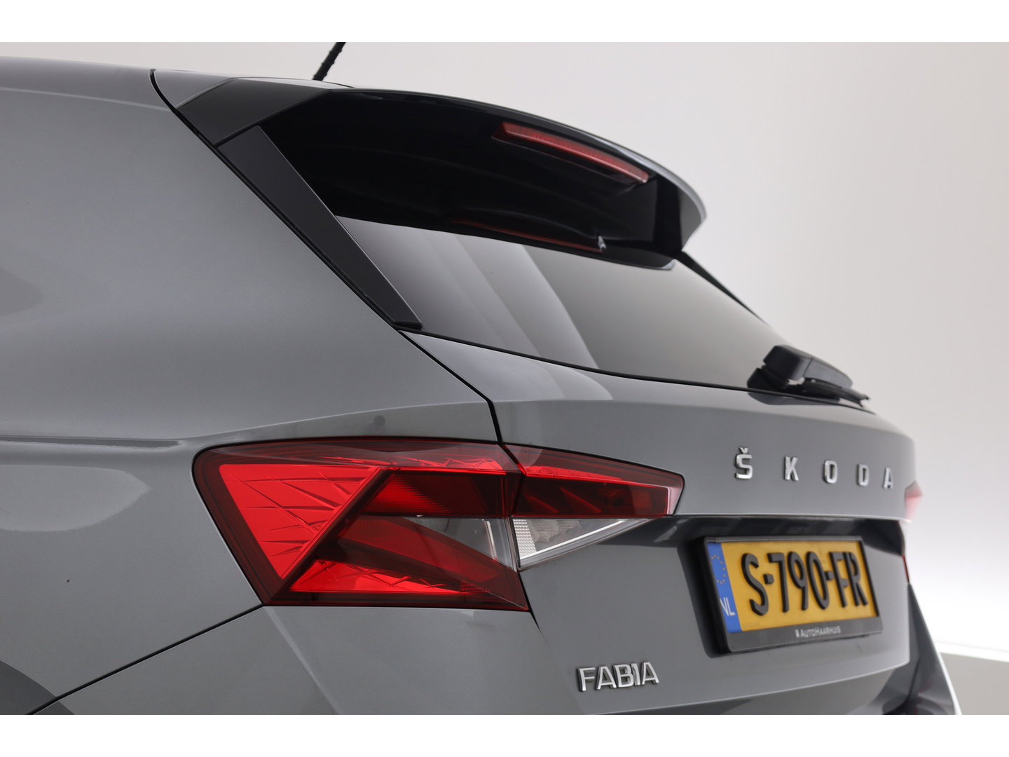 Škoda Fabia 1.0 TSI Ambition DSG | Apple CarPlay & Android Auto | Stoelverw. | Airco | All Season | LED | PDC A