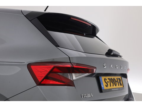 Škoda Fabia 1.0 TSI Ambition DSG | Apple CarPlay & Android Auto | Stoelverw. | Airco | All Season | LED | PDC A