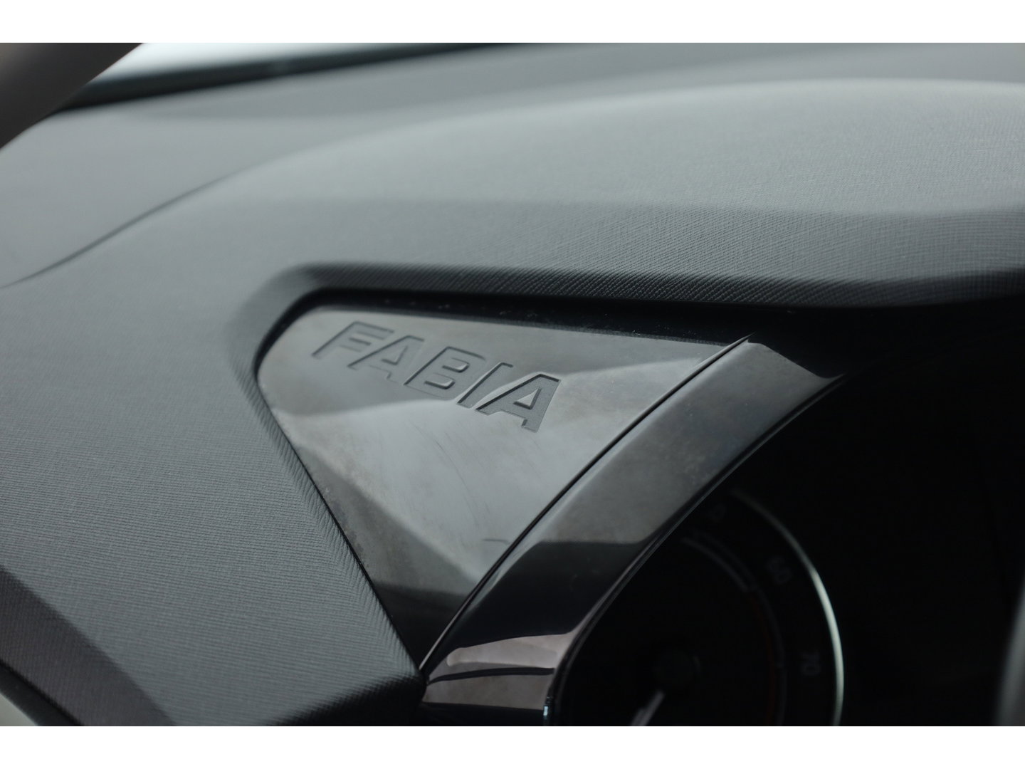 Škoda Fabia 1.0 TSI Ambition DSG | Apple CarPlay & Android Auto | Stoelverw. | Airco | All Season | LED | PDC A