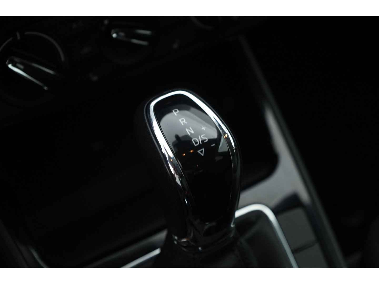 Škoda Fabia 1.0 TSI Ambition DSG | Apple CarPlay & Android Auto | Stoelverw. | Airco | All Season | LED | PDC A