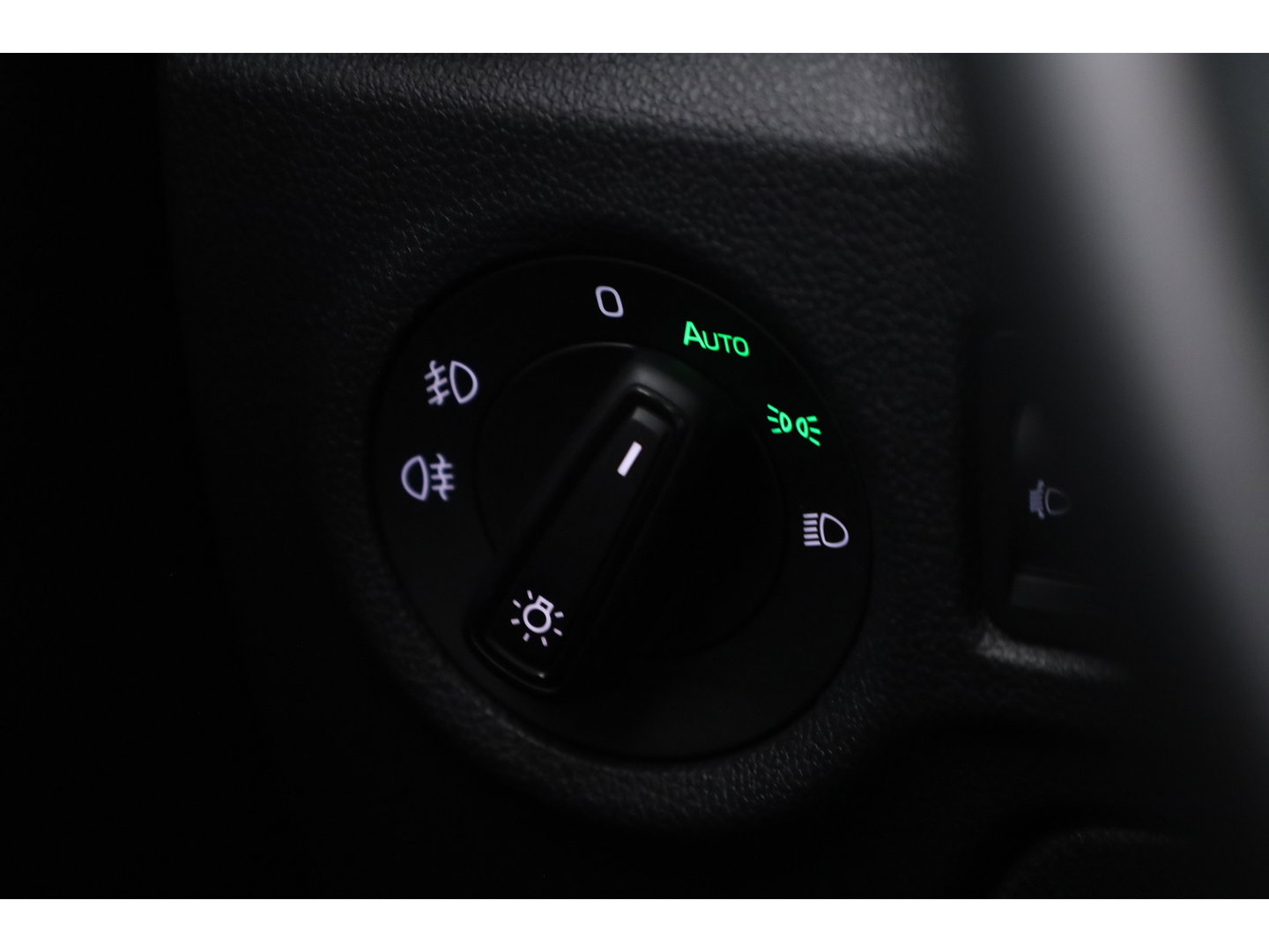 Škoda Fabia 1.0 TSI Ambition DSG | Apple CarPlay & Android Auto | Stoelverw. | Airco | All Season | LED | PDC A
