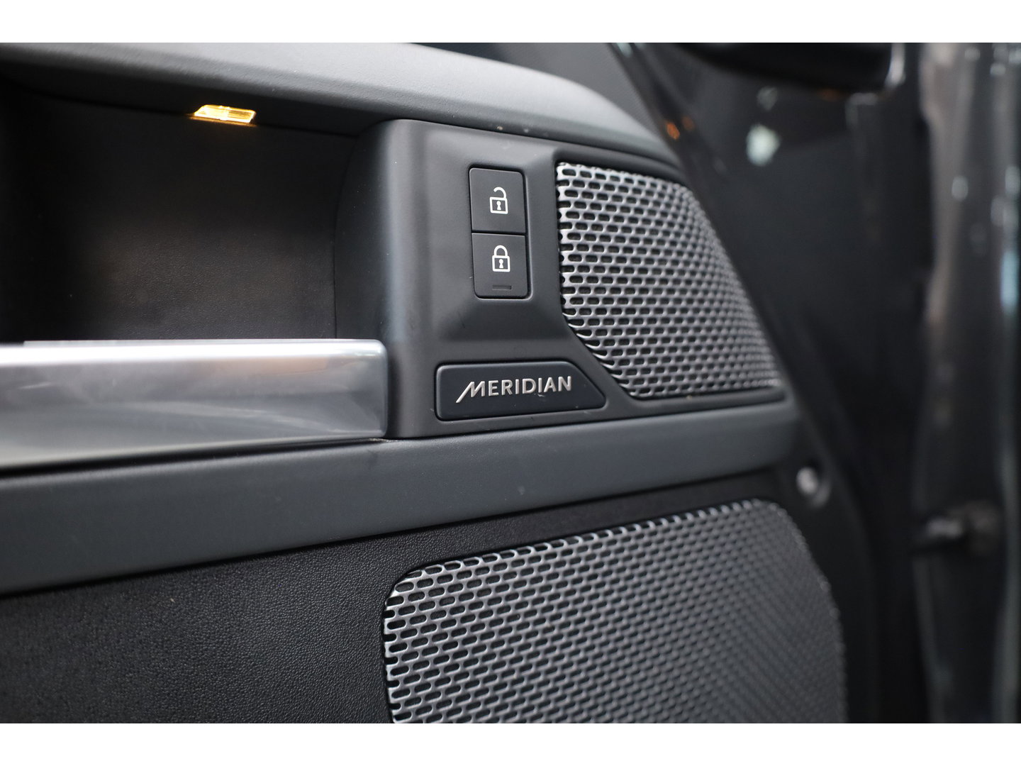 Land Rover Defender 110 2.0 P400e 110 X-Dynamic HSE | Pano | Sidebars | 22'' | 360cam | Luchtvering | Trekhaak | Stoelventi. | Adapt. Cruise