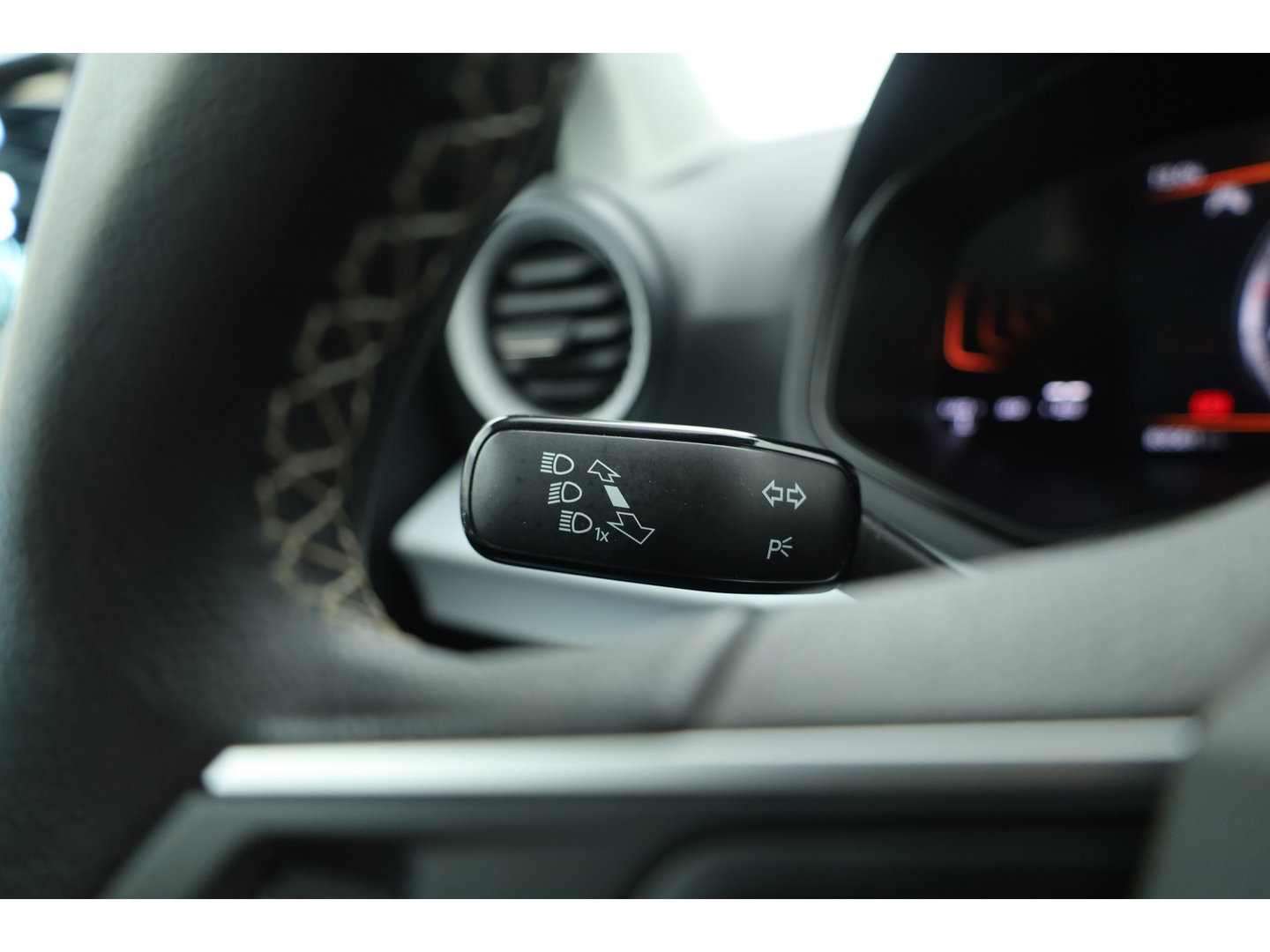 SEAT Ibiza 1.0 EcoTSI Style | Apple CarPlay & Android Auto | Stoelverw. | PDC A | Clima | LED |