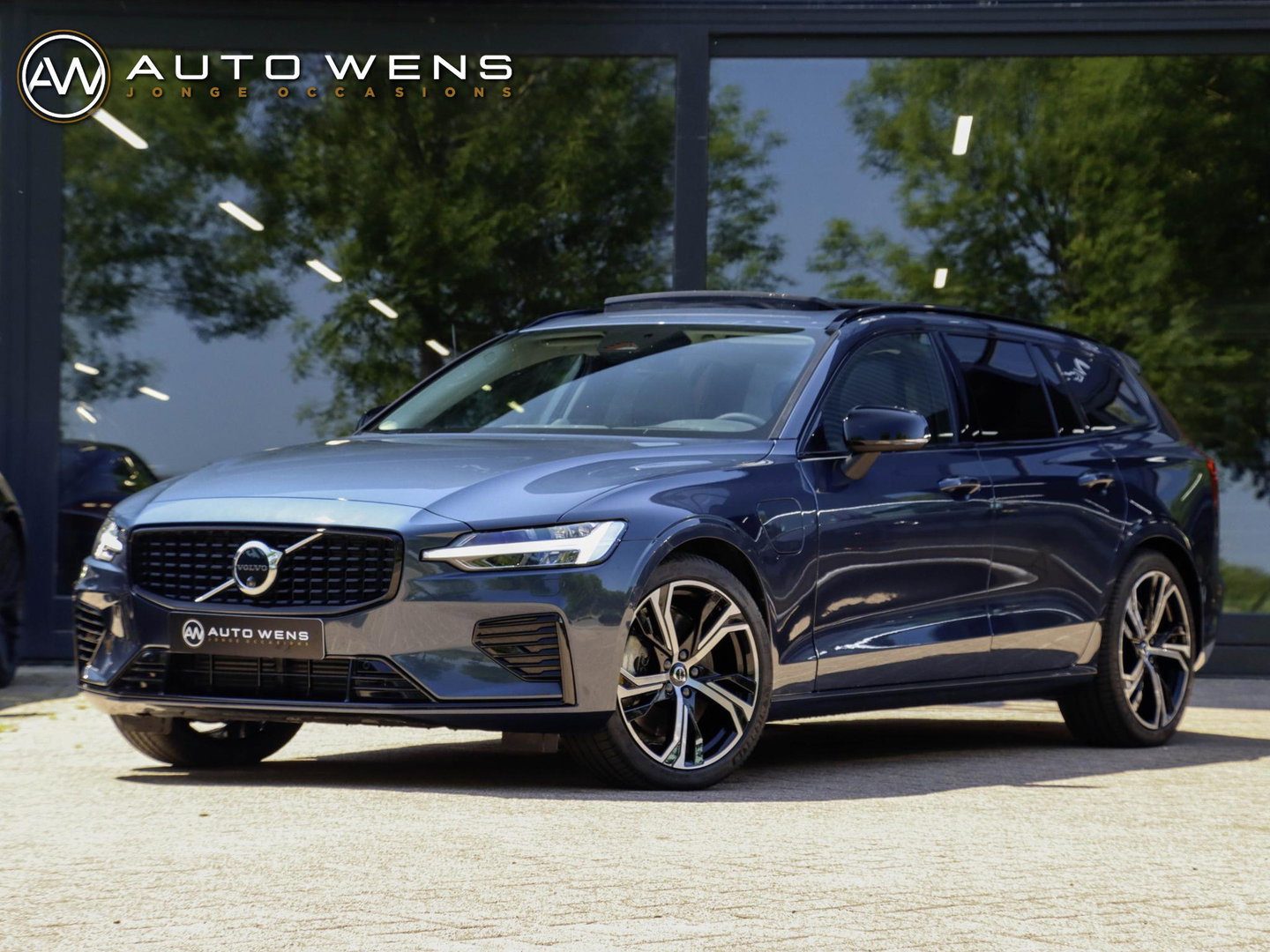 Volvo V60 T8 AWD Ultra Dark Bowers & Wilkins Pano Massage Stoelvent. Akoestisch glas 360 Cam