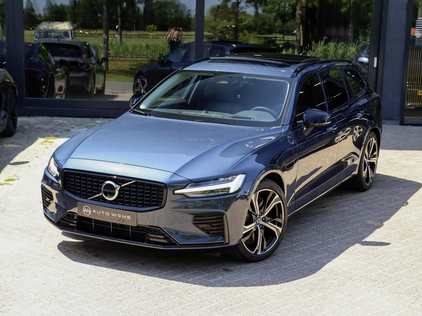 Volvo V60 T8 AWD Ultra Dark Bowers & Wilkins Pano Massage Stoelvent. Akoestisch glas 360 Cam