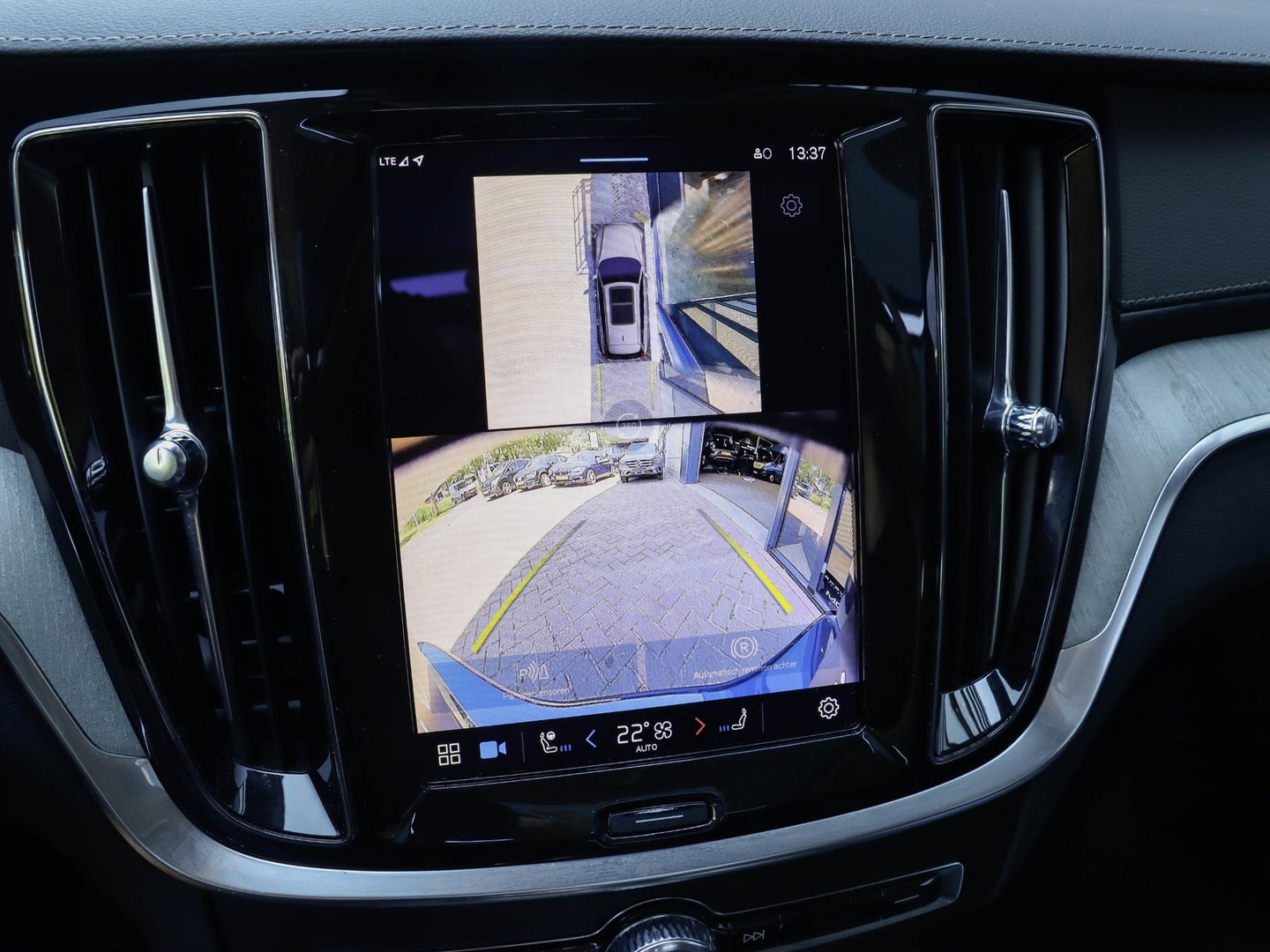 Volvo V60 T8 AWD Ultra Dark Bowers & Wilkins Pano Massage Stoelvent. Akoestisch glas 360 Cam