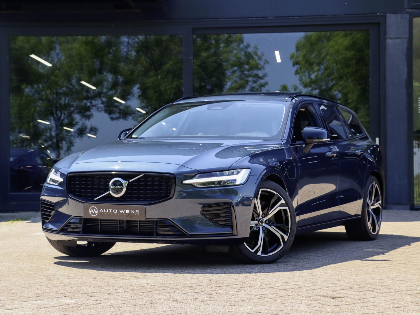Volvo V60 T8 AWD Ultra Dark Bowers & Wilkins Pano Massage Stoelvent. Akoestisch glas 360 Cam