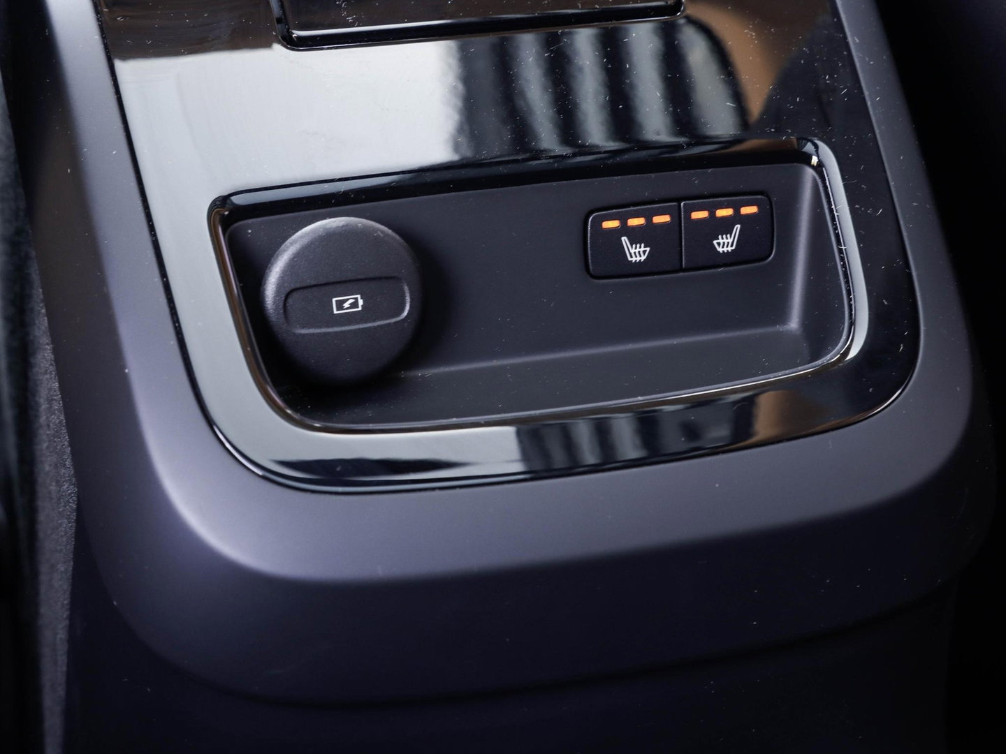 Volvo V60 T8 AWD Ultra Dark Bowers & Wilkins Pano Massage Stoelvent. Akoestisch glas 360 Cam