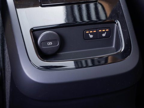 Volvo V60 T8 AWD Ultra Dark Bowers & Wilkins Pano Massage Stoelvent. Akoestisch glas 360 Cam
