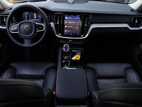 Volvo V60 T8 AWD Ultra Dark Bowers & Wilkins Pano Massage Stoelvent. Akoestisch glas 360 Cam