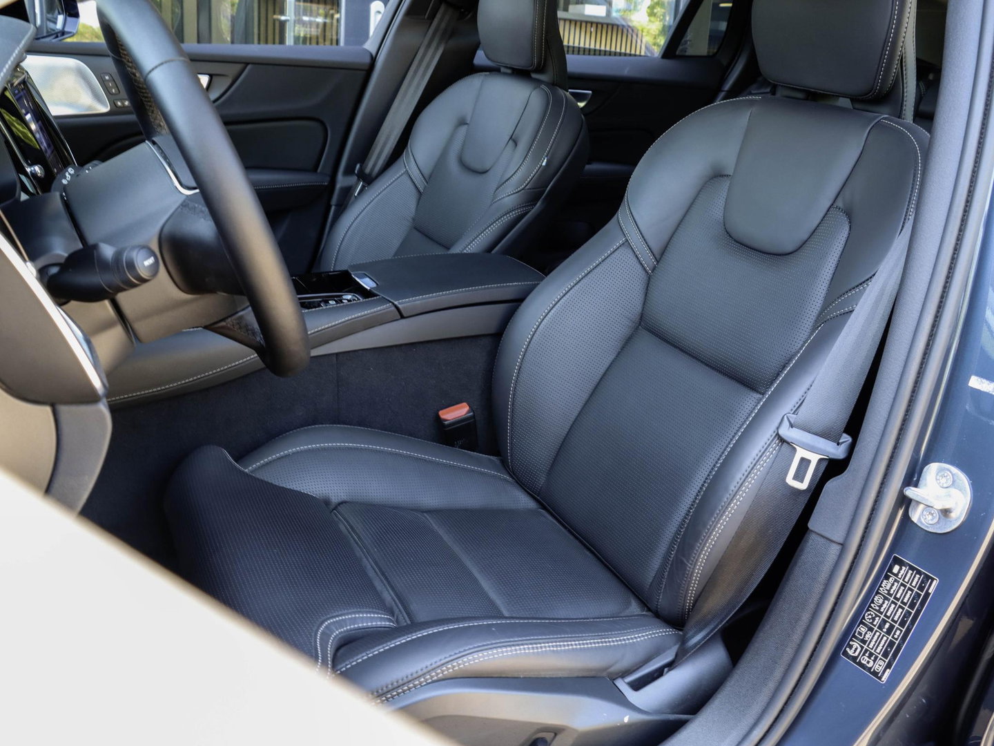 Volvo V60 T8 AWD Ultra Dark Bowers & Wilkins Pano Massage Stoelvent. Akoestisch glas 360 Cam