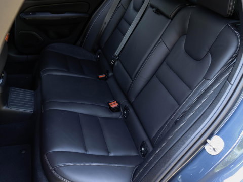 Volvo V60 T8 AWD Ultra Dark Bowers & Wilkins Pano Massage Stoelvent. Akoestisch glas 360 Cam