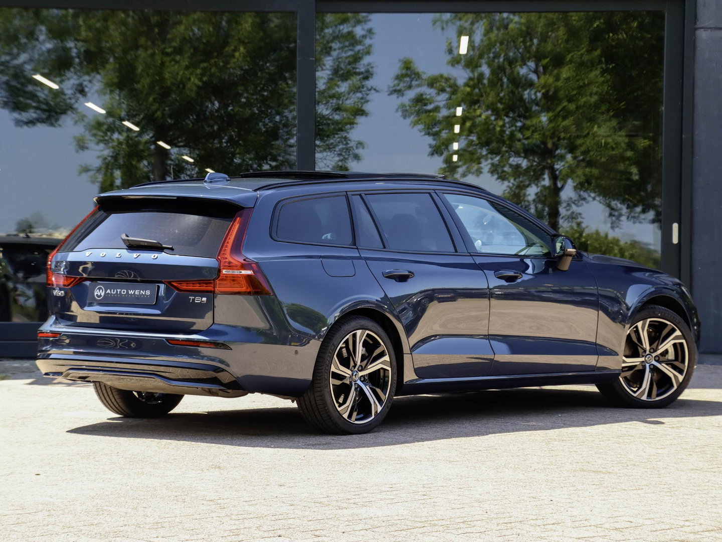 Volvo V60 T8 AWD Ultra Dark Bowers & Wilkins Pano Massage Stoelvent. Akoestisch glas 360 Cam
