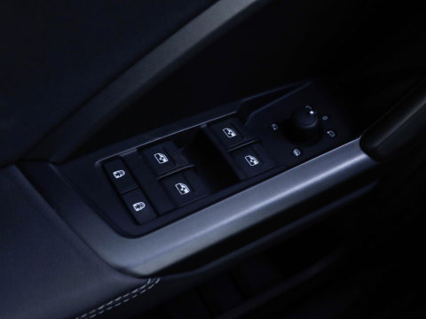 Audi Q3 40 TFSI 190pk Quattro Aut. S line Trekhaak wegkl. Sfeerverl. Virtual Cockpit