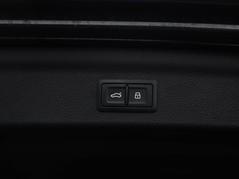 Audi Q3 40 TFSI 190pk Quattro Aut. S line Trekhaak wegkl. Sfeerverl. Virtual Cockpit